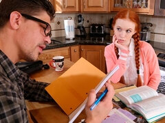 Sovrum, Stor kuk, Avsugning, Påklädda, Rödhårig, Rakad, Mager, Tuttar