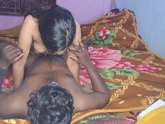 18 ans, Chambre à dormir, Sucer une bite, Défloration, Petite amie, Fait maison, Indienne