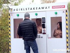 18 let, Velký zadek, Velké péro, Blondýna, Kuřba, Na pejska, Přírodní prsa, Venku