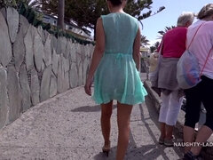 Store bryster, Fetish, Blottere, Naturlige bryster, Udendørs, Offentlig, Solo, Bryster