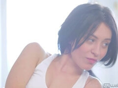 Brunetka, Masturbace, Přírodní prsa, Kozičky