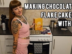 Enthousiasteling, Fetisj, Eten, Grappig, Keuken, Pissen, Alleen, Tatoeage