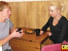 Cul, Blonde, Sucer une bite, Seins naturels, Bureau, Maigrichonne, Adolescente, Nénés