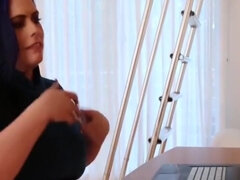 Enthousiasteling, Anaal, Grote kont, Grote lul, Grote mammen, Interraciaal, Moeder die ik wil neuken, Tatoeage