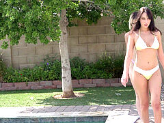 Brunetka, Latinské, Lesbické, Drobounká, Krátké vlasy