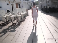 Velké kozy, Brunetka, Exhibicionisti, Nahota, Přírodní prsa, Na veřejnosti, Ruské, Kozičky