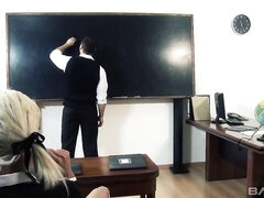 Stor kuk, Stora tuttar, Avsugning, Doggystyle, Naturliga tuttar, Skolflicka, Tonåring, Tuttar