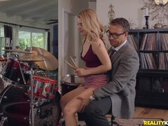 Cumizás, Ondó fröcskölés, Pénisz, Arcra élvezés, Nuni, Valóság, Rövid haj, Fenekelés