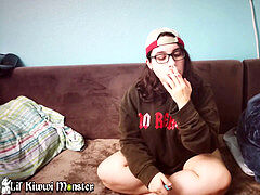 Testes gyönyörű hölgy, Döci, Szájba élvezés, Ondó fröcskölés, Latin lány, Óriási, Dohányzás, Szopás