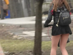 Grote kont, Laarzen, Bruinharig, Erotisch, Slipje, Panty, Openbaar, Onder de rok