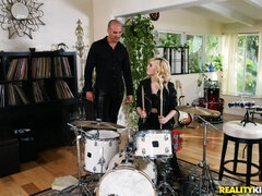 18 jahre, Arsch, Grosser schwanz, Blondine, Blasen, Riesenschwanz, Natürlichen titten, Piercing