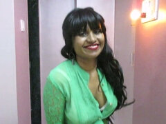 Amatööri, Isot tissit, Ruskeahiuksinen, Intialainen