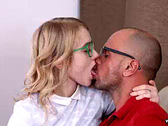 Amateur, Sucer une bite, Tir de sperme, Doigter, Bâillonner, Lunettes, Maigrichonne, Adolescente