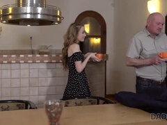 Pik sutte, Tæt på, Europærer, Hd, Lille kvinde, Fisse, Mager, Teenager