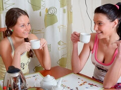 Stor røv, Give finger, Slikning, Lingerie, Fisse, Barberet, Stripning, Bryster