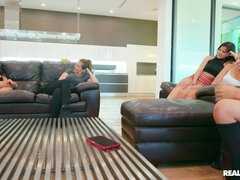 In den arsch, Arsch, Auto, Füsse, Gruppe, Küssen, Im freien, Piercing