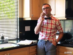 Tette grandi, Bionda, Europea, Facciale, Toccando, Mamma che vorrei scoparmi, Capelli corti, Tatuaggi