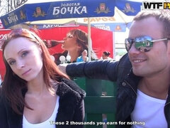 Ansiktsbehandling, Pengar, Utomhus, Offentlig, Rödhårig, Trekant