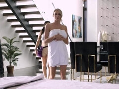 Meia nove, Asiáticoa, Bebê, Loiroa, Facesitting, Interracial, Lésbica, Óleo