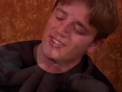 Grosse titten, Blondine, Braunhaarige, Vollbusig, Behaart, Hd, Teen in den arsch, Flotter dreier