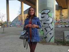 Perse, Suihinotto, Ruskeahiuksinen, Takaapäin, Korkokengät, Lävistys, Näkökulma pov, Tissit