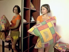 Rumpa, Brunett, Hårig, Onani, Uppsvällda bröstvårtor