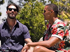 Enthousiasteling, Anaal, Pijpbeurt, Sperma shot, Homo, Handbeurt, Tatoeage, Uniformpje