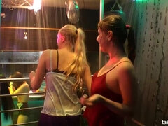 Bekleidet, Tanzen, Interrassisch, Küssen, Lesbisch, Lecken, Muschi, Swingers