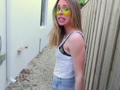 Ξανθιά, Κούκλα, Μουνί