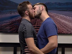 Grosser schwanz, Blasen, Schwul, Hardcore, Küssen, Lecken, Titten