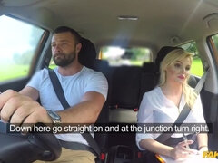 Stora tuttar, Avsugning, Bil, Sperma shot, Doggystyle, Slick, Pov, Fitta