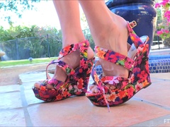 Dansant, Massage, Masturbation, Orgasme, Public, Solo, Jouets