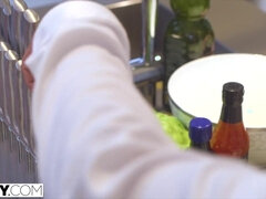 Suihinotto, Ruskeahiuksinen, Syväkurkku, Sormetus, Käsihoito, Selkäsauna, Pillu, Ratsastaa