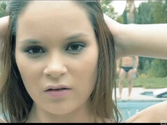 Store bryster, Brunette, Give finger, Onani, Naturlige bryster, Udendørs, Teenager, Vintage