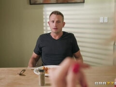 Velké kozy, Podvádění, Šaty, Milf žcbp, Pička, Nevlastní máma, Tetování, Manželka