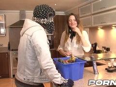 Sucer une bite, Britannique, Tir de sperme, Européenne, Hard, Femme au foyer, Épouse