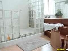 Cuarto de baño, Dormitorio, Rubia, Engañando, Peludo, Tacones, Masturbación, Ducha