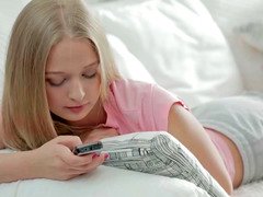 Blondine, Pik sutte, Brunette, Pik, Lesbisk, Trekant