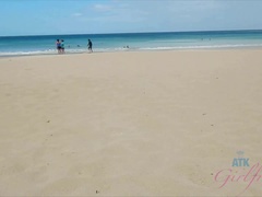 Plaža, Bikinke, Fafanje, Očka, Prvoosebno snemanje seksa, Obrito, Kajenje, Joške