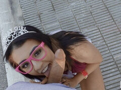 Tyłek, Duży tyłek, Obciąganie, Brunetka, Styl na pieska, Sukienka, Na wolnym powietrzu, Nastolatki