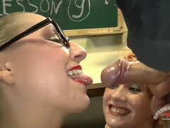 Blondine, Blasen, Kehlenfick, Gruppensex, Brille, Hd, Rotschopf, Lehrer