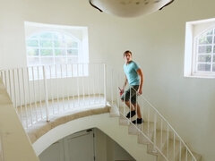 Spalnica, Velike joške, Rjavolaska, Poljubljanje, Lizanje, Piercing, Muco, Kratki lasje