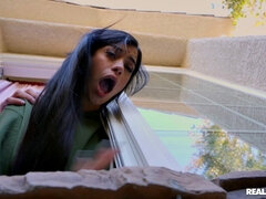 Brunetka, Na pejska, Footjob, Venku, Různé pohledy, Ponožky, Tetování, Kozičky