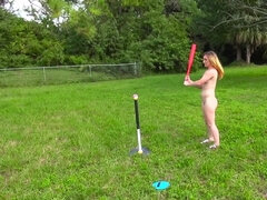 Ξανθιά, Στο πρόσωπο, Μαλακία, Γυμνή