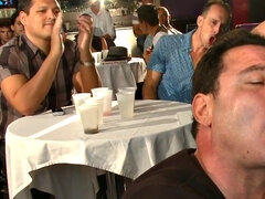 Amatör, Homosexuell, Grupp, Handjobb, Party, Porrstjärnor, Offentlig, Voyeur