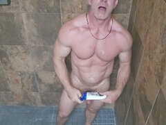 Ομοφυλόφιλος, Γυμναστήριο, Ντουζ