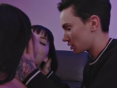 Tekintélyes didik, Gesztenyebarna, Ujjazás, Szőrös, Csókolózás, Leszbikus, Elcsábított, Tetkó