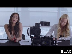 In den arsch, Grosser schwanz, Braunhaarige, Kehlenfick, Hundestellung, Gruppe, Handjob, Titten