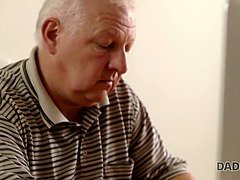 Pijpbeurt, Sperma shot, Daddy, Vingeren, Hd, Likken, Rijpe lesbienne, Tiener