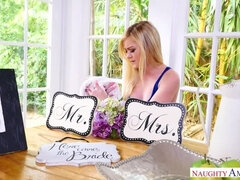 Americano, Culo, Rubia, Estilo perrito, Besar, Tetas naturales, Pequeña, Afeitado